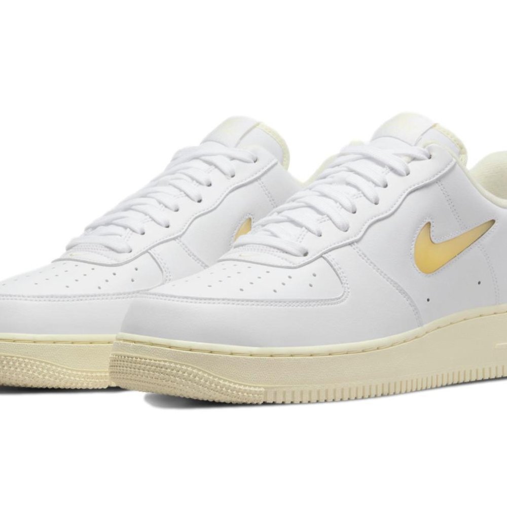 NIKE AIR FORCE 1 07 LX SHOES WHITE / PALE VANILLA NEW MENS 100% Authentic